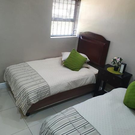 Mi Casa Guest House Uitenhage エクステリア 写真