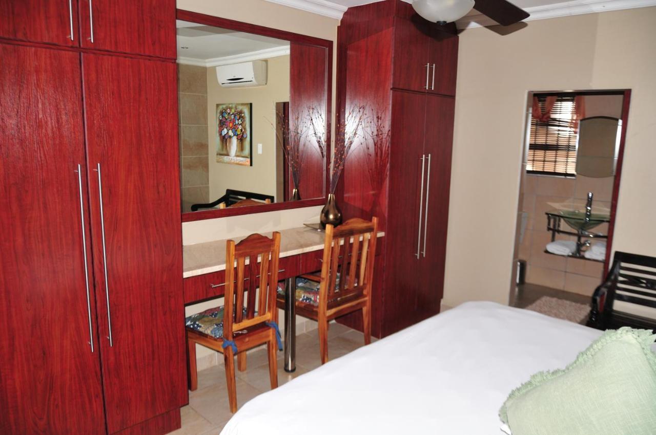 Mi Casa Guest House Uitenhage エクステリア 写真