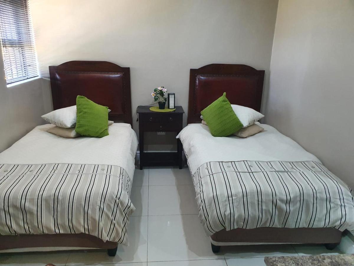 Mi Casa Guest House Uitenhage エクステリア 写真