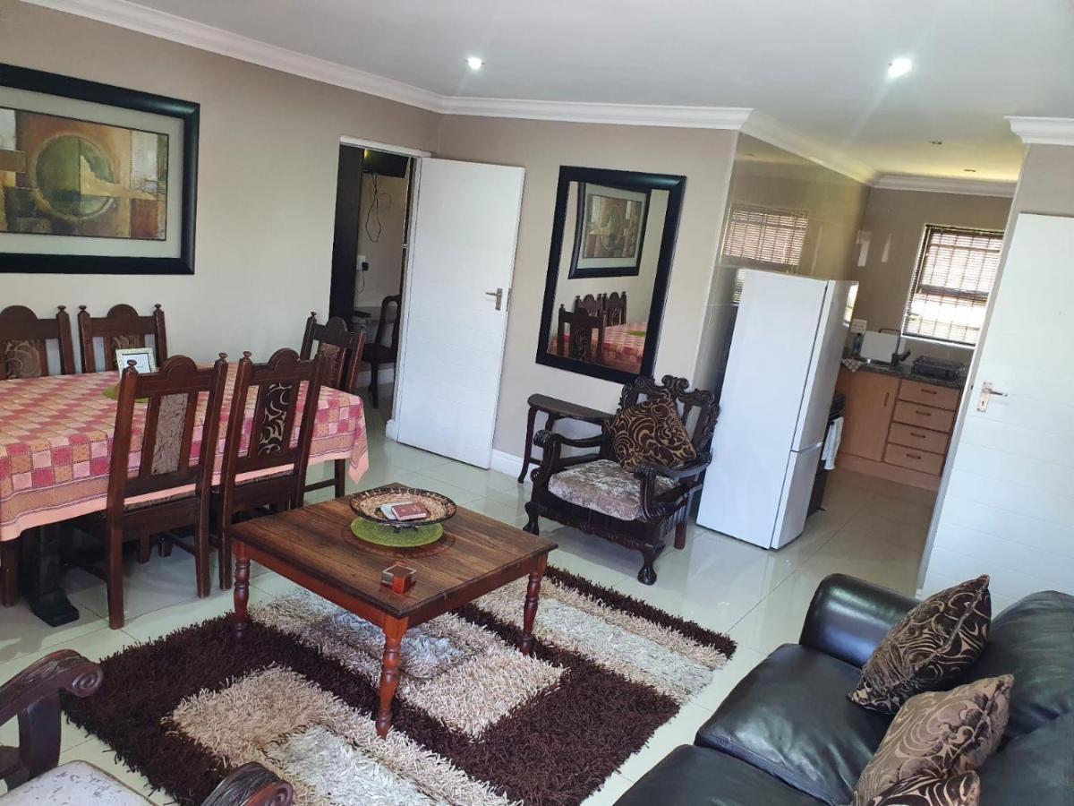 Mi Casa Guest House Uitenhage エクステリア 写真